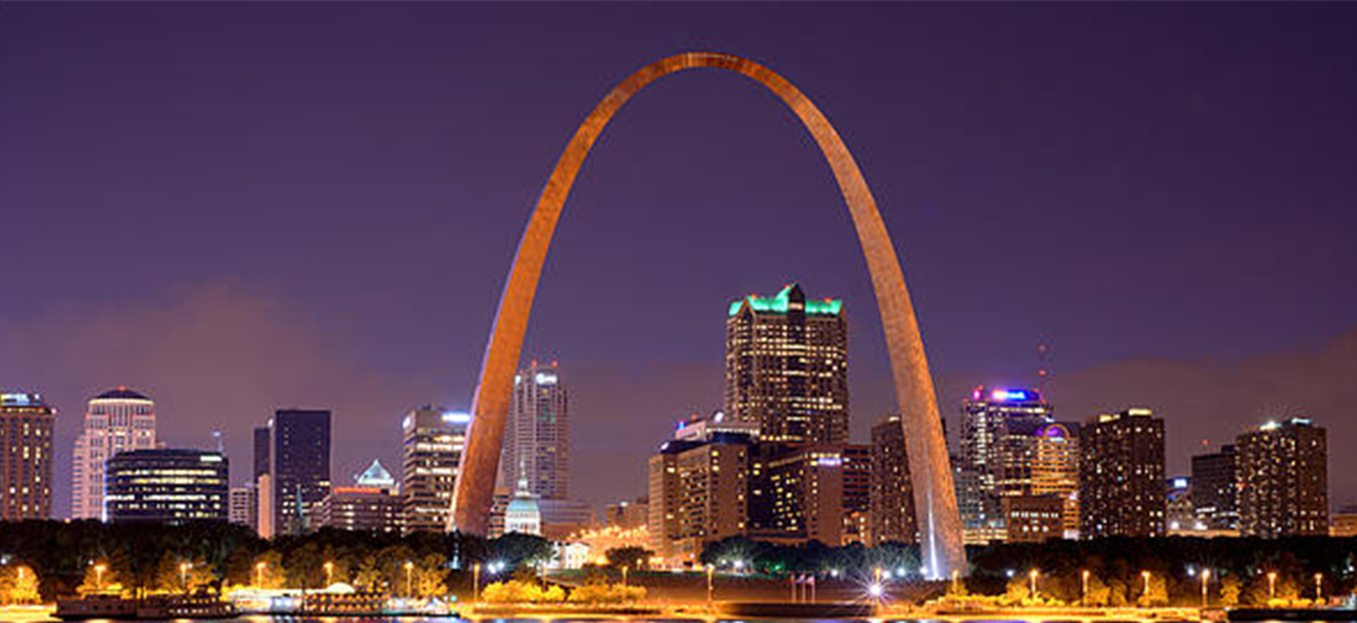 A photo of the St. Louis skyline. On March 19, Trustee Suzanne Besnia, Esq '79 and her husband Victor Richey will host an alumni reception at their home in Clayton, MO