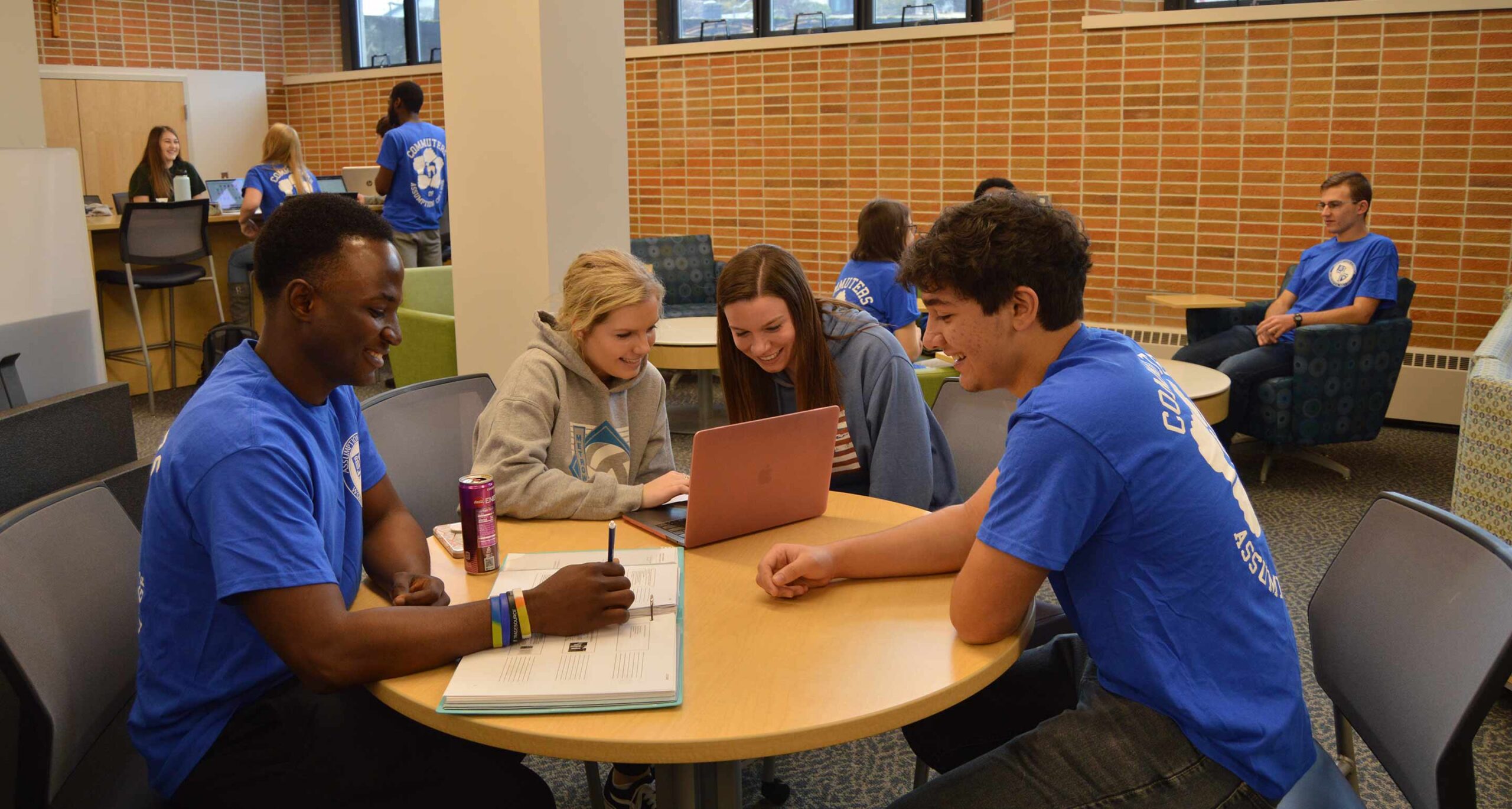 students in commuter lounge